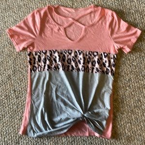 Adorable cut out on collar area